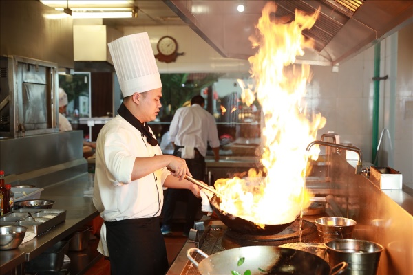 Tuyển Chef de partie – Bếp trưởng bộ phận