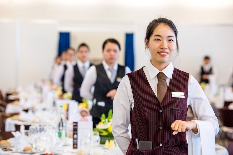 Tuyển phục vụ nhà hàng Singapore